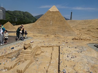 スフィンクスとピラミッド
